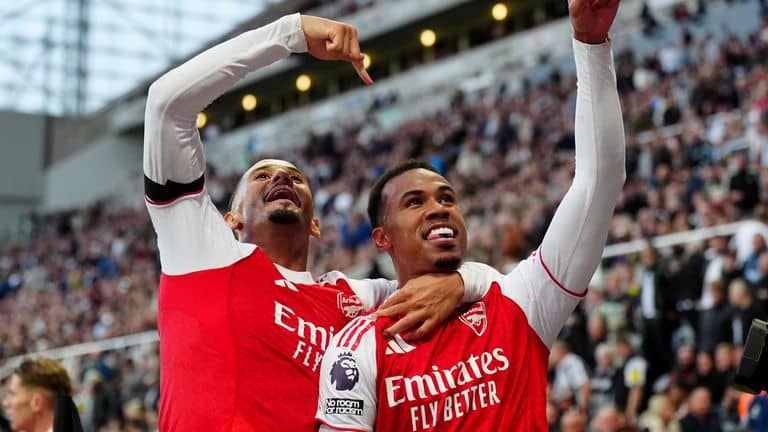 Arsenal’s last-gasp win at Newcastle to close on Premier League leaders Liverpool will “give them huge confidence” they can win the title race, says Sky Sports’ Gary Neville.