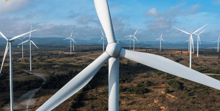 Wind-Powered Hash: Soluna to Host 20 MW of Canaan Miners in Texas