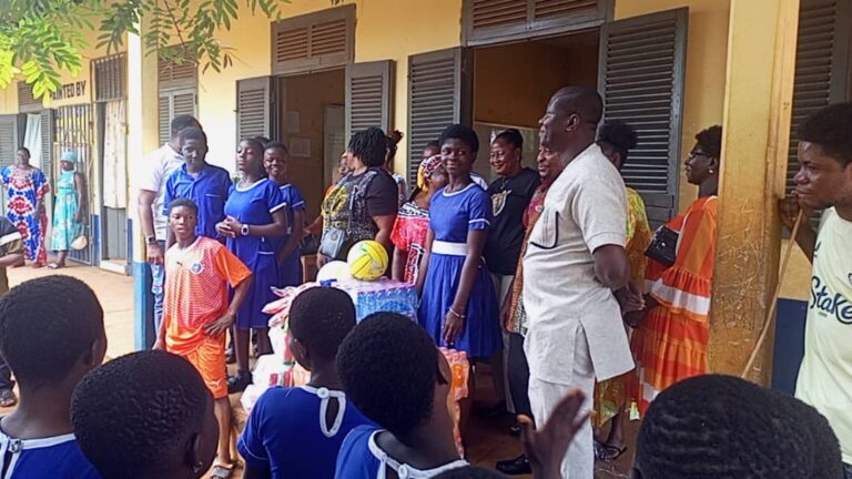 Old Students Association of Nkoranza Anglican JHS Shine to Donate to Alma Mater.