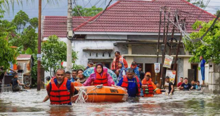 Flooding in southern Asia leaves 600 dead